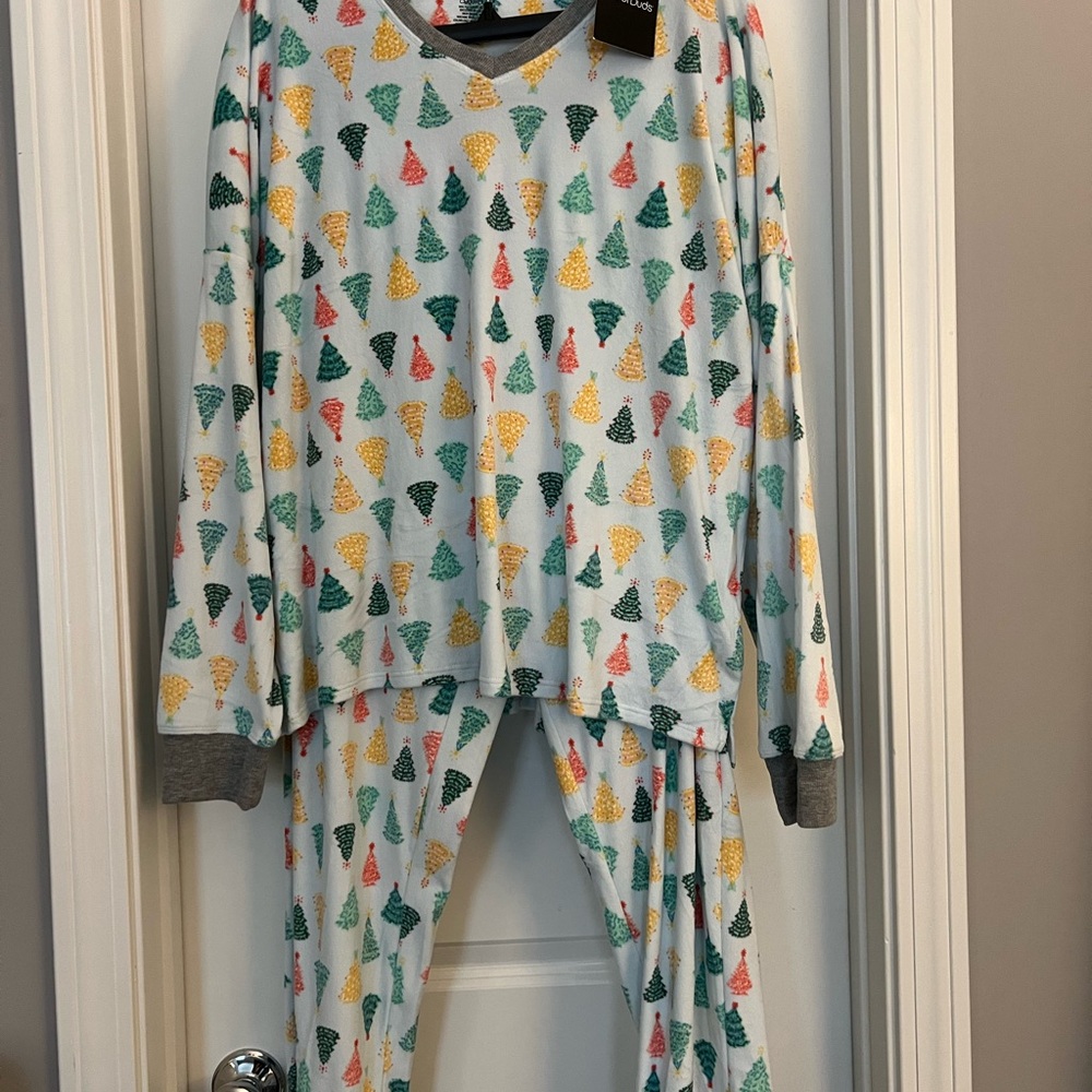 Cuddl Duds Green Christmas Trees Pajama Set Intimates & Sleepwear